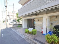 エントランス: