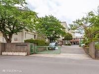 周辺環境:越谷市立弥栄小学校