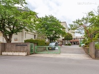 周辺環境:越谷市立弥栄小学校