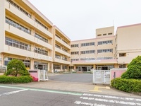 周辺環境:吉川市立中曽根小学校