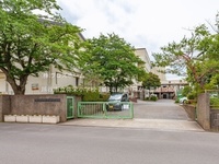 周辺環境:越谷市立弥栄小学校