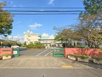 周辺環境:松伏町立松伏小学校
