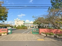 周辺環境:松伏町立松伏小学校