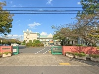 周辺環境:松伏町立松伏小学校