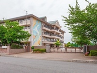 周辺環境:越谷市立出羽小学校