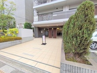 エントランス: