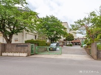 周辺環境:越谷市立弥栄小学校
