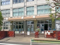 周辺環境:足立区立伊興中学校