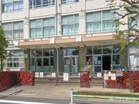 周辺環境:足立区立伊興中学校