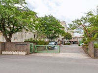 周辺環境:越谷市立弥栄小学校