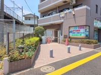 エントランス: