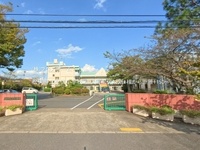 周辺環境:松伏町立松伏小学校