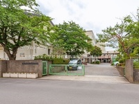 周辺環境:越谷市立弥栄小学校