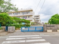 周辺環境:越谷市立平方小学校