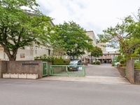 周辺環境:越谷市立弥栄小学校