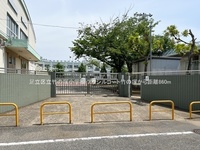 周辺環境:足立区立竹の塚小学校