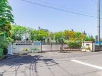 周辺環境:草加市立花栗中学校