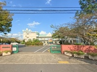 周辺環境:松伏町立松伏小学校