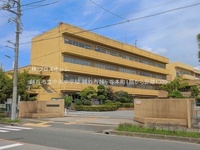 周辺環境:越谷市立中央中学校