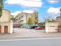 周辺環境:草加市立松江中学校
