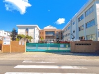 周辺環境:越谷市立大沢小学校