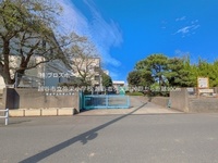 周辺環境:越谷市立弥栄小学校