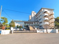 周辺環境:越谷市立新栄中学校