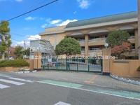 周辺環境:越谷市立越ヶ谷小学校
