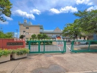 周辺環境:松伏町立松伏小学校